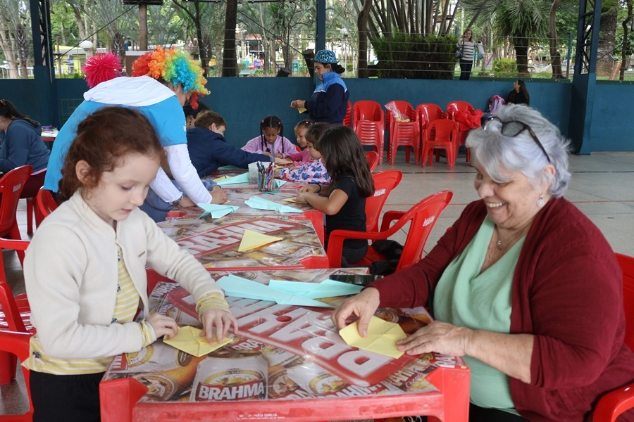 Brincadeiras Cantadas e Ateliê de Dobraduras com o Projeto Sorria – 09/11/2025