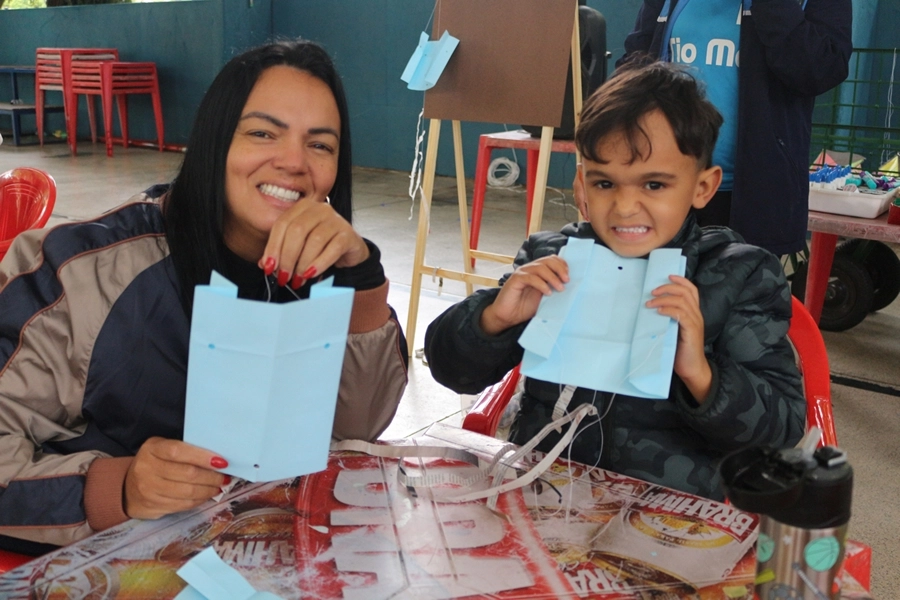 Pipas colorindo o céu com o Projeto Sorria – 19/10/2025